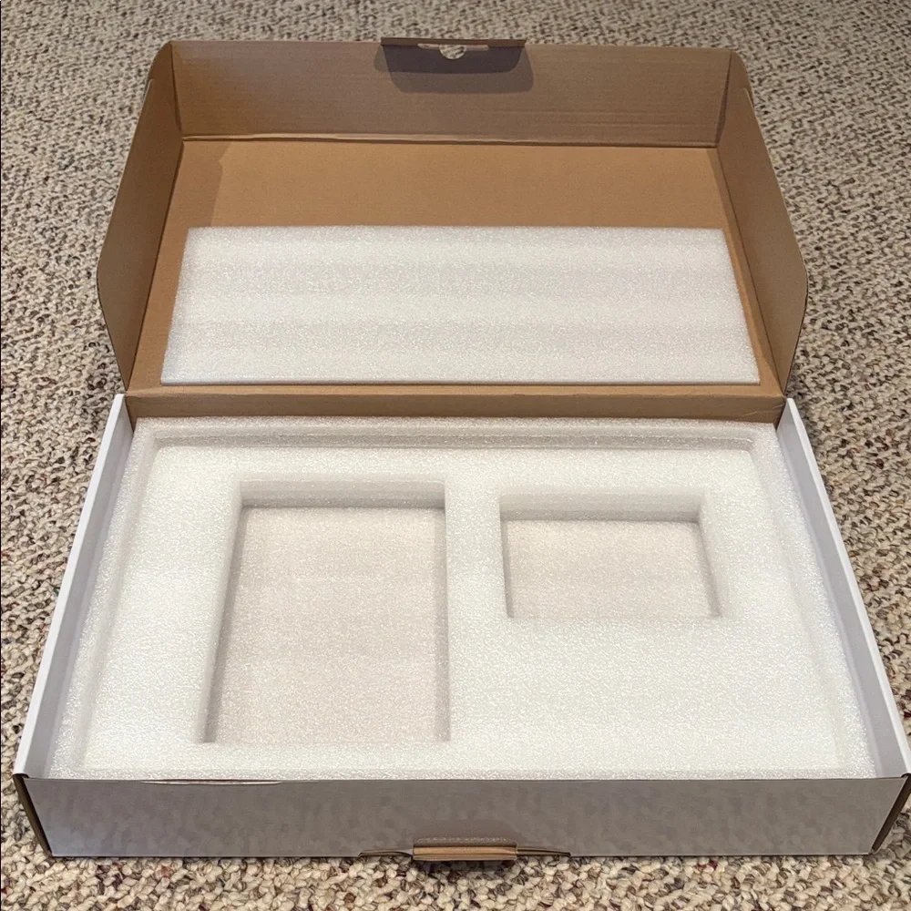 Ingnok Portable Monitor Box. NO MONITOR